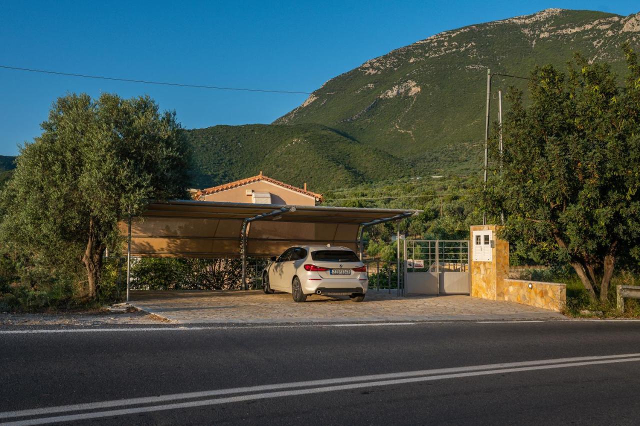 Nikole'S Villas Luxury 180M2 Tiros Exterior photo